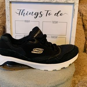 Sketchers Air women size 7 1/2